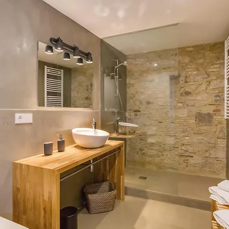 Flateli Cort Reial Verd خيرونا